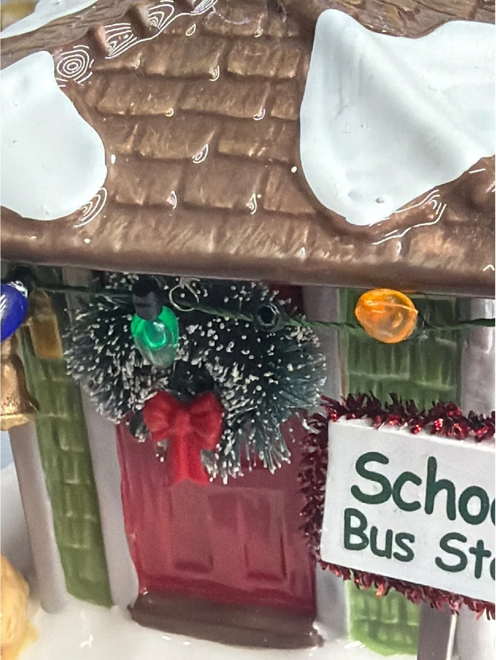 Dept 56 Snow Village Waiting for the Bus Labrador Retriever Accessory 809010
